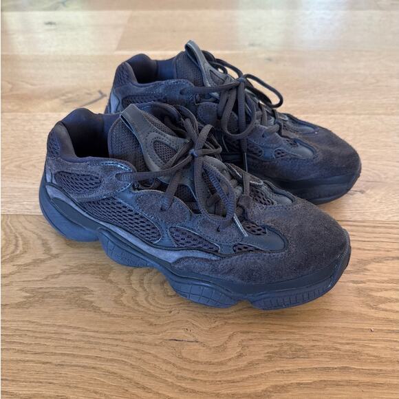 Adidas Yeezy - Yeezy 500 Granite Sneakers in Gray Adidas Yeezy - Yeezy 500 Granite Sneakers in Gray